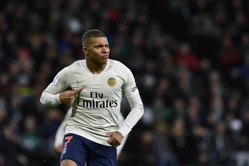 爆火! 知名主播: 你们嘲笑赖斯妻子只因她胖, 球员就必须找模特?